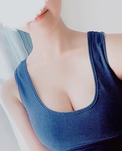 内山 あや