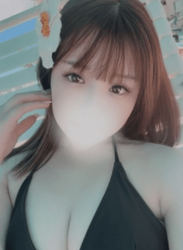 七色 まほ