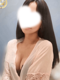 桃瀬 えれな